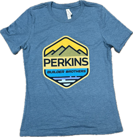 Camiseta con cuello en V para mujer - Carbón brezo - Logotipo rosa desgastado de Perkins Builder Brothers